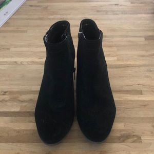 Blondo waterproof black suede booties